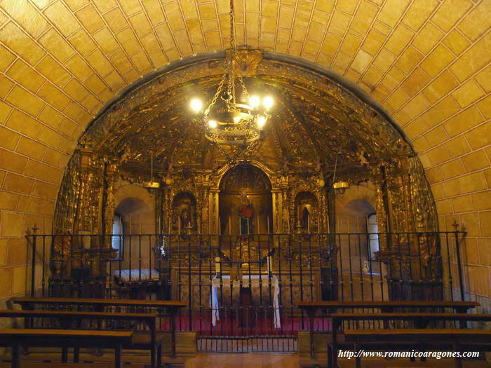 ÁBSIDE CENTRAL CON RETABLO BARROCO Y VIRGEN DE LA SOTERRAÑA